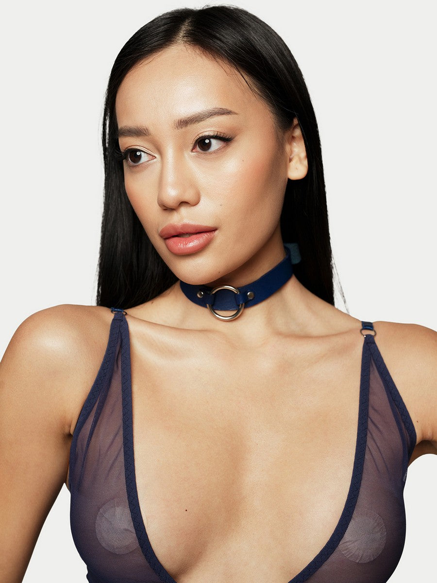 Bibi-Halsband in Blau mit Leine